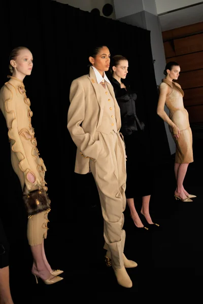 Look 32